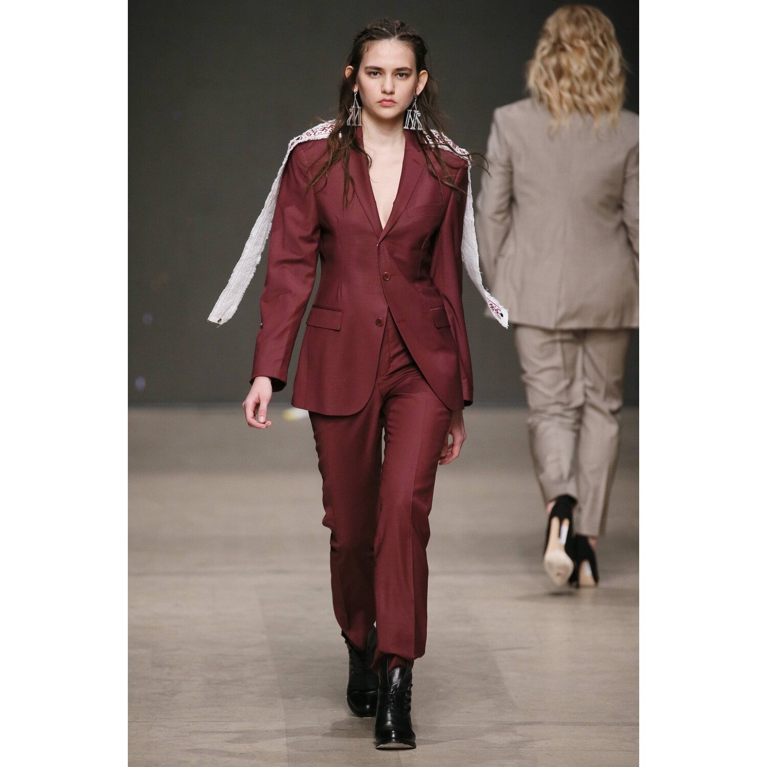 Фото 21DOT12 | The Twenty One Twelve Fall 2019 Ready-to-Wear / 21DOT12 | The Twenty One Twelve осень-зима 2019 / Неделя моды: Москва